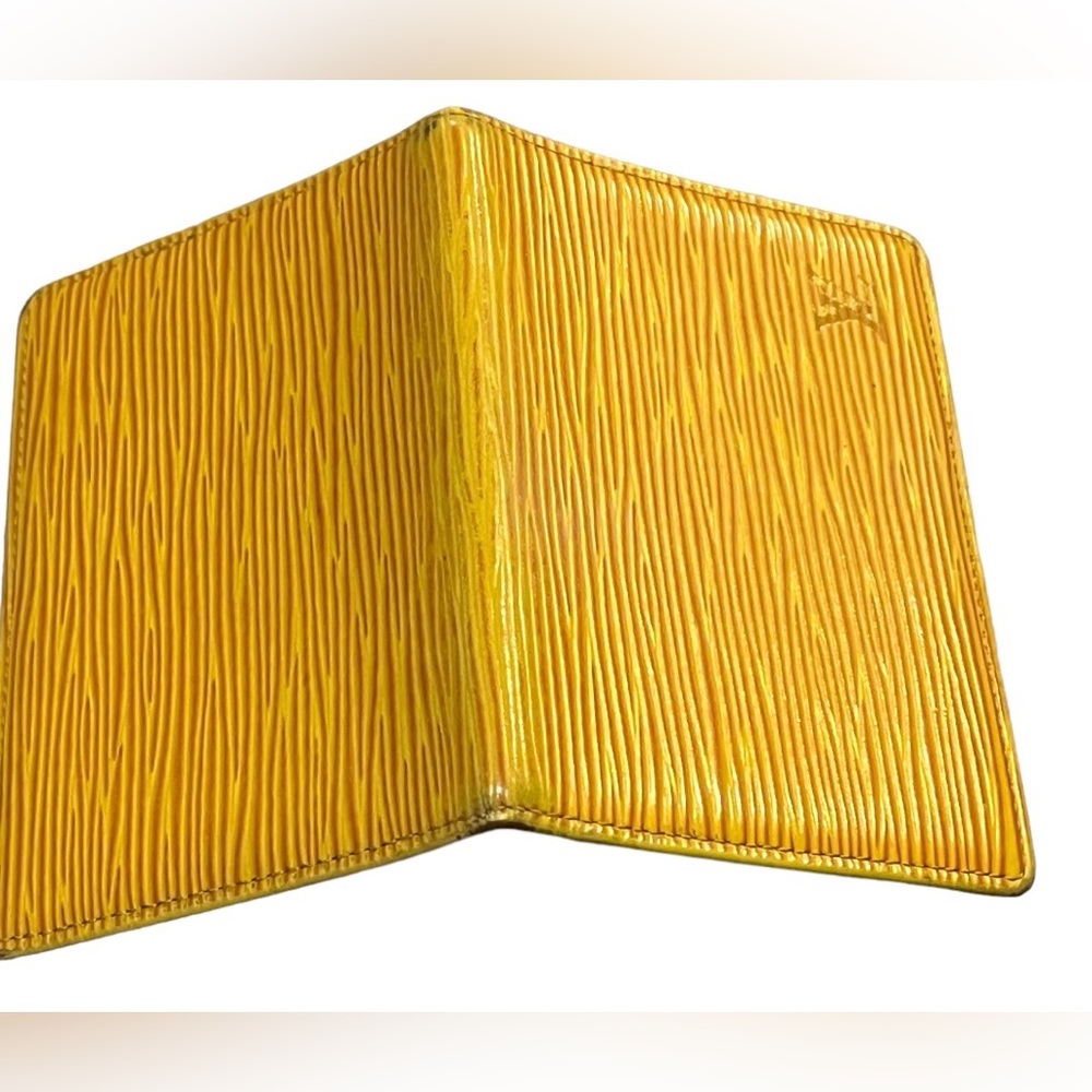 ‼️SOLD‼️Authentic Louis Vuitton Epi Card Holder - Picture 4 of 12